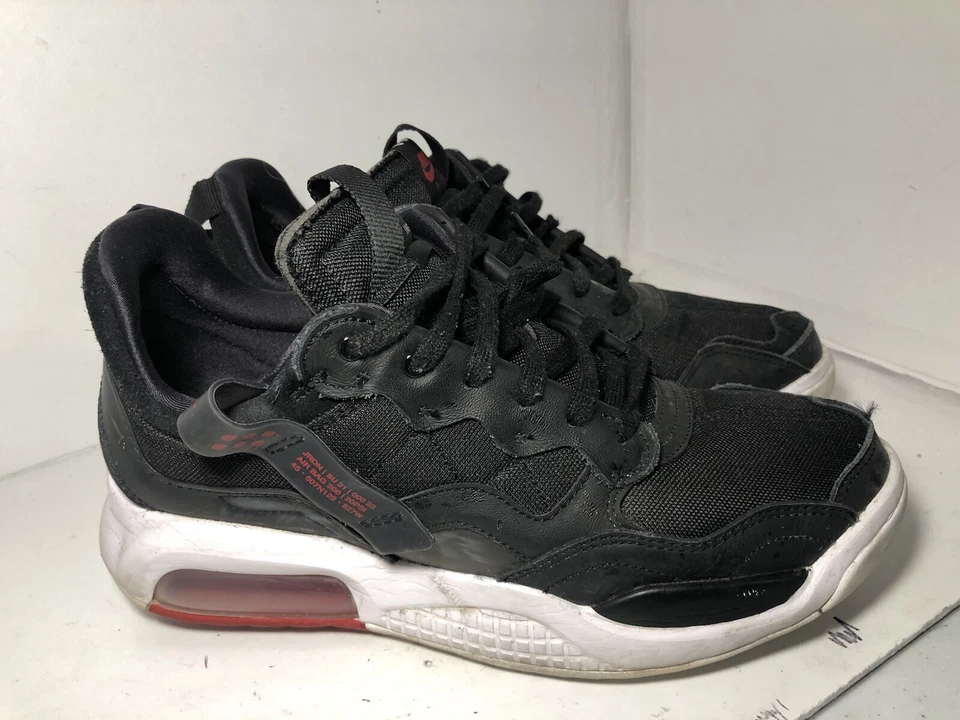 Talla 10 - Jordan MA2 Bred - CV8122-006 Foto 2 de 4