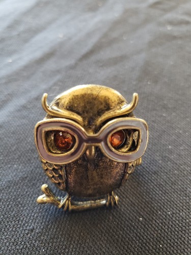 Anillo de colección búho de latón de 1,5" de alto con banda flexible - Imagen 5 de 10