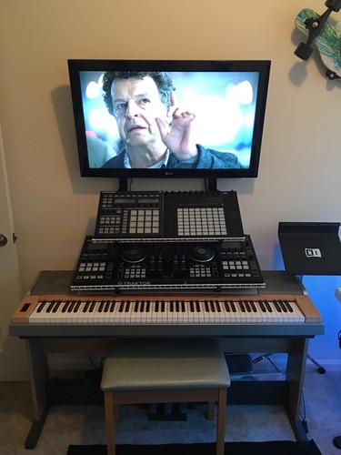 Yamaha YPG-635 88-Key Weighted Portable Piano w/ Pedals & Bench- Full Keyboard
