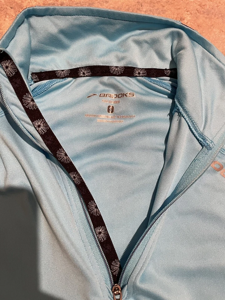 Pullover Brooks Equilibrium Tech para mujer media cremallera manga larga pequeño azul/azul Foto 3 de 4