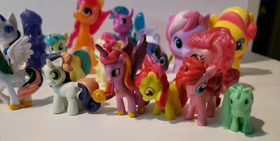My Little Pony & Friends Lote de 23 Ponis 1"-3 Hasbro & Busy Book, Playskool Foto 3 de 4