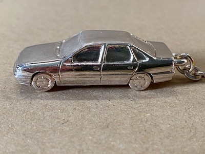 Opel Vectra Stufenheck Schlüsselanhänger Versilbert Keyring Keychain Youngtime