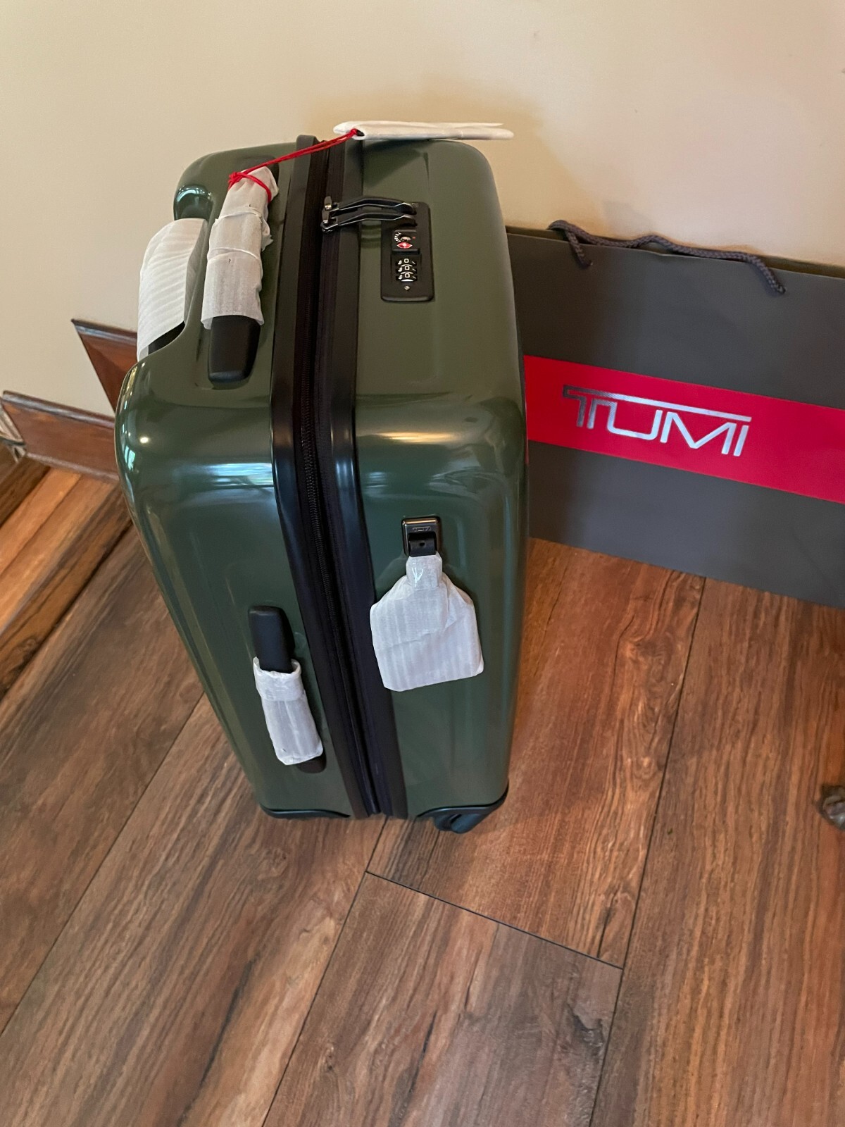 TUMI V4 International Expandable Carry On 4 Wheel Travel Bag GREEN