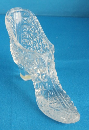 "Feingeschnittenes Muster Glaspantoffel c.1880 UV Leuchten - Schuhe aus Glas Kollektion #51" - Bild 3 von 10