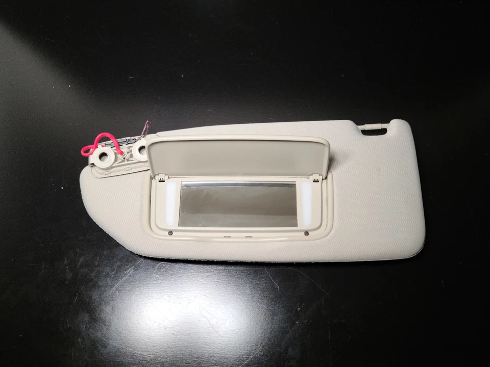 2003 - 2006 Volvo XC90 Right BEIGE Cloth Homelink Sun Visor DRIVER W/ Lights - Image 4 of 4