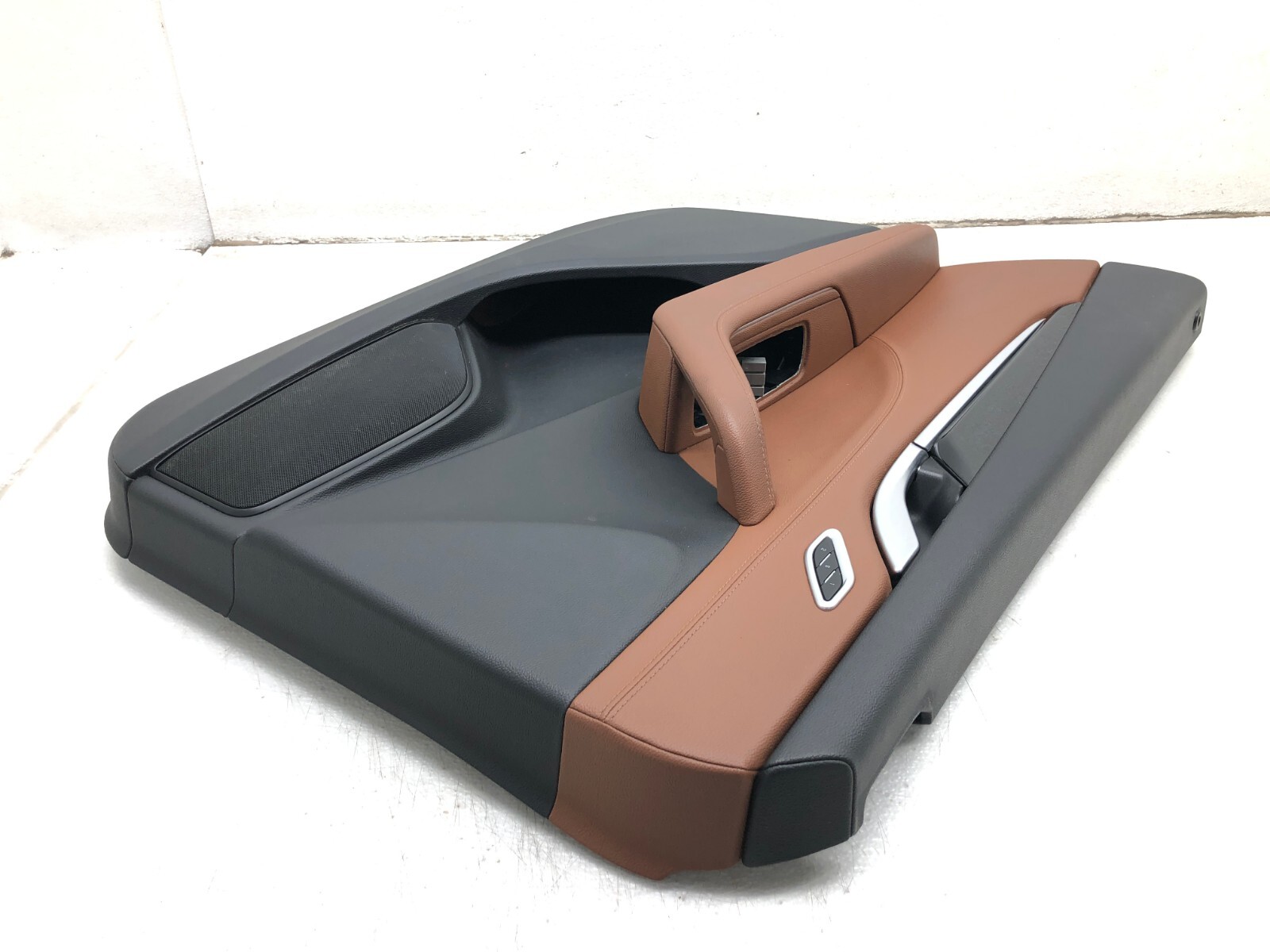 2017-2020 MASERATI LEVANTE LEFT DRIVER FRONT INTERIOR DOOR PANEL OEM CUOIO BROWN