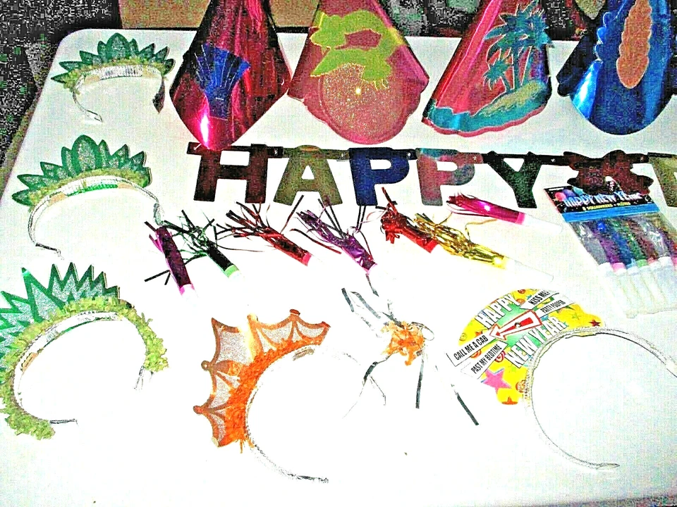 KIT 15 Personas VÍSPERA DE AÑO NUEVO 15 Sombreros Vintage 15 Squawkers 15 Burbujas ¡MÁS MÁS! Foto 3 de 4