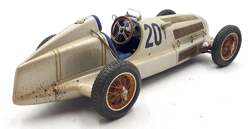 CMC 1/18 Scale M-147 Mercedes Benz W25 Dirty Hero 1934 #20 Eifelrennen - Bild 3 von 4