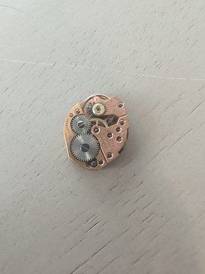 VINTAGE LADIES BENRUS MOVEMENT,  CZ 25, NOT RUNNING,GOOD BALANCE No Stem