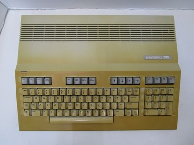 COMMODORE 128 COMPUTER REV7 310381 HEAT SINKS TESTED AND WORKING LOT #X5  