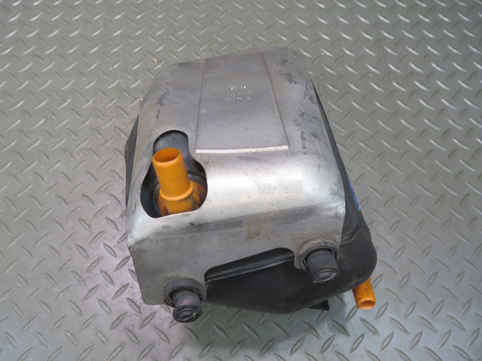 2006-2012 BENTLEY CONTINENTAL FLYING SPUR FUEL EXPANSION TANK RESERVOIR