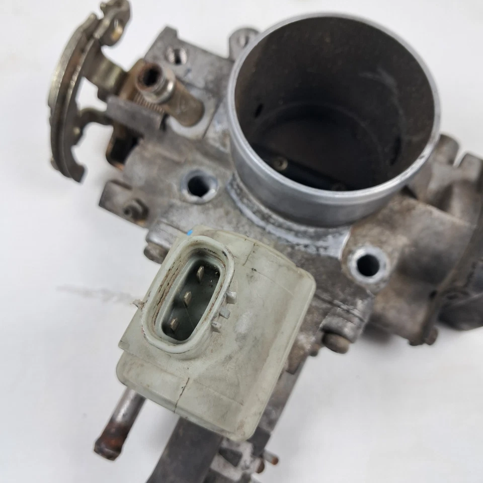 Conjunto de carrocería del acelerador Toyota Camry 1987-1990 OEM 22210-74270 Foto 4 de 4