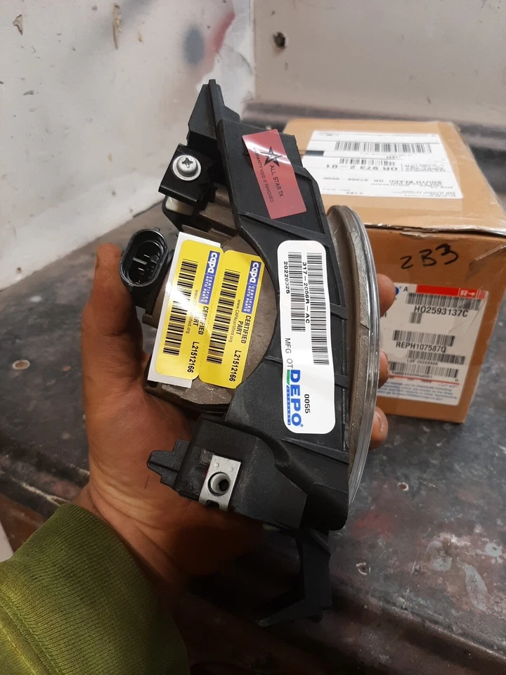 14-15 Honda Odyssey Right Passenger Fog Light Assembly 317-2056R-AC - Image 3 of 3