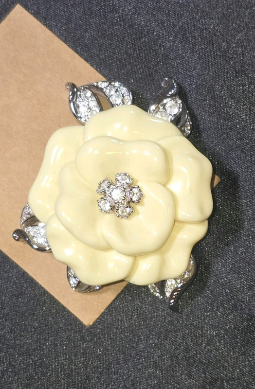 Vintage Signed Nolan Miller Lara Ivory White Flower Lucite Brooch/Pin