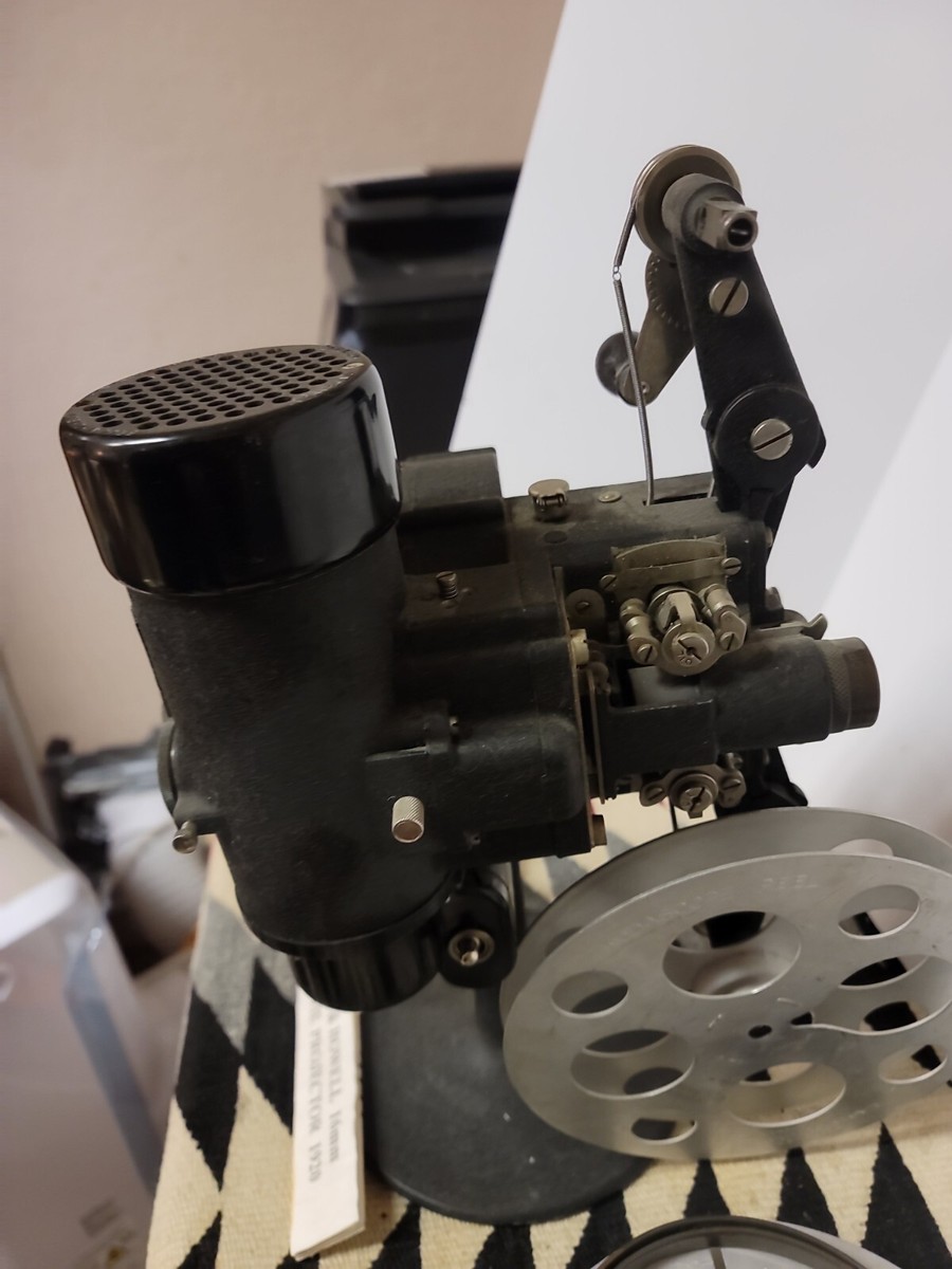 ANTIQUE RARE 1920 BELL & HOWELL 16mm CINEMA PROJECTOR