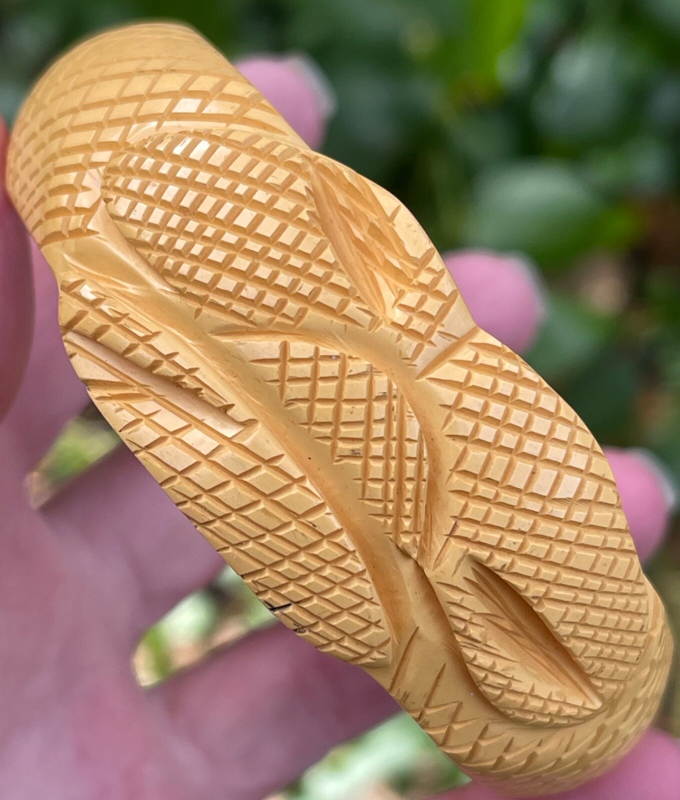 Bakelite snake scale pattern bangle bracelet vint… - image 20