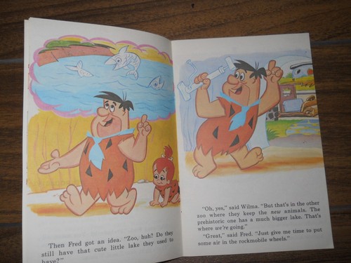 VINTAGE Book ~ 1974 HANNA-BARBERS'S "FRED FLINTSTONE AT THE PREHISTORIC ZOO" . - Picture 2 of 3