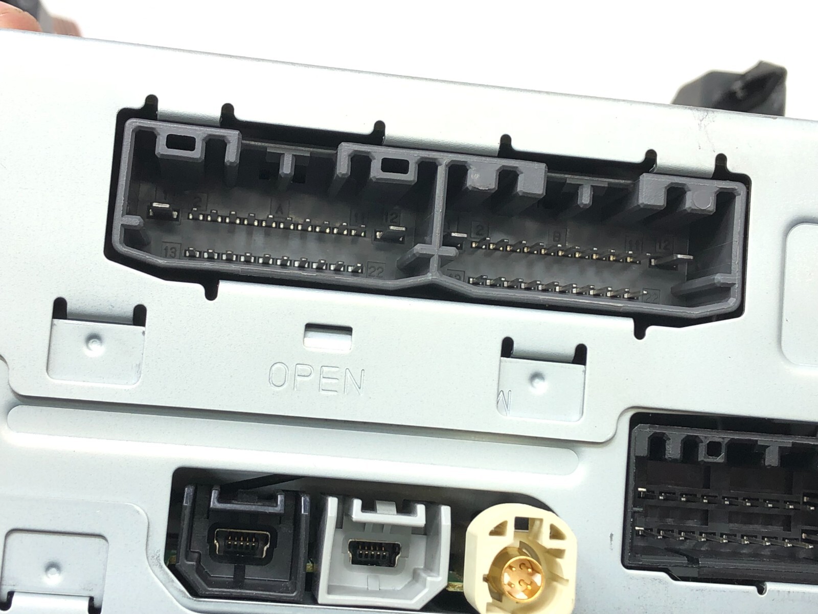 2014-2019 MASERATI GHIBLI SQ4 RADIO HEAD UNIT RECEIVER OEM.