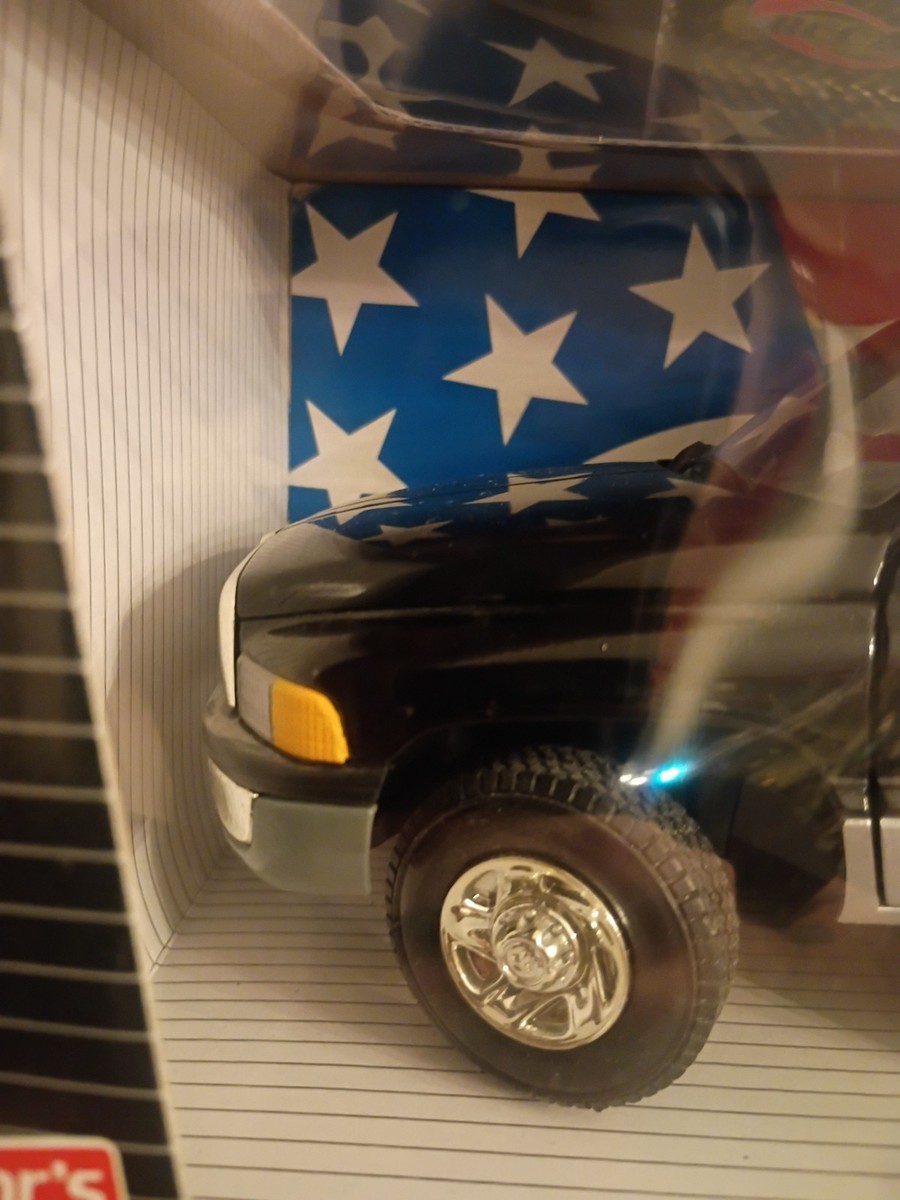 Collector's ERTL American Muscle 1995 Dodge RAM 2500 SLT in 1:18