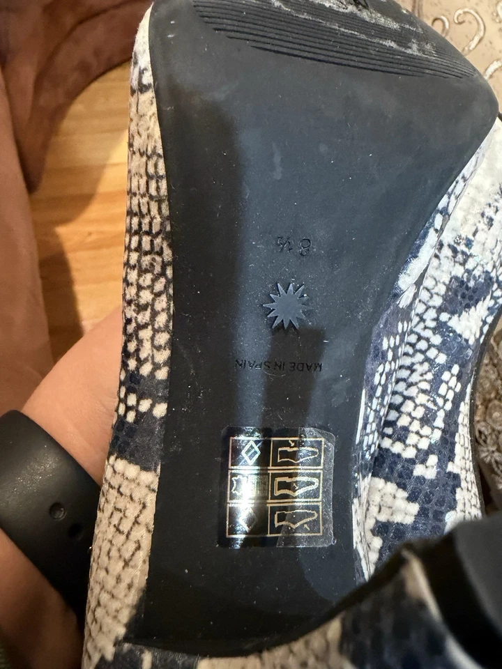 Botas hasta la rodilla Vinnie de cuero estampado de serpiente talla 8,5 elásticas Foto 2 de 4