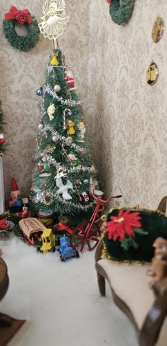 Grande diorama natalizio vintage espositore soggiorno. Giocattoli per camino ad albero. Fatto a mano. - Foto 9 di 18