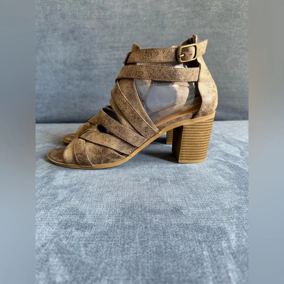 Dollhouse Womens Brown Faux Leather Block Heels SZ 10M Strappy Buckle Back Zip - Image 3 of 4