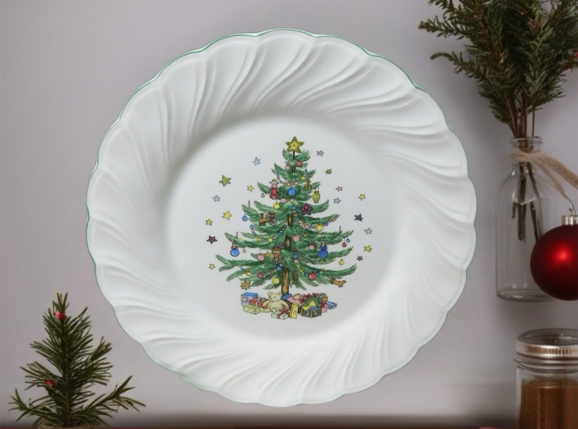 Nikko Happy Holidays Dinner Plates Christmas Set of