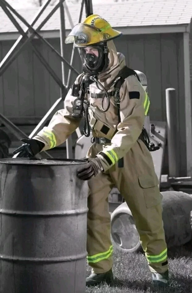 Lion MT94 CBRN One Piece Multi-Threat Protection Suit GORE CHEMPAK - Image 2 of 4