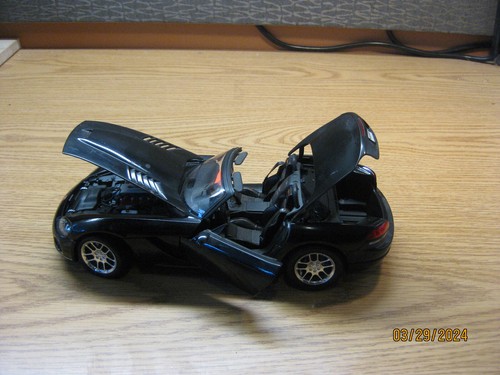 1/18 2003 DODGE VIPER SRT-10 CONVERTIBLE IN BLACK BY WELLY,PARTS CAR, NO BOX - Picture 18 of 19