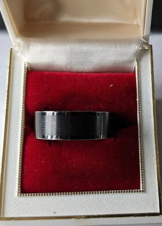 Anillo de banda Triton de carburo de tungsteno TC 850 para hombre talla 8 ajuste cómodo 8 mm de ancho Foto 2 de 4