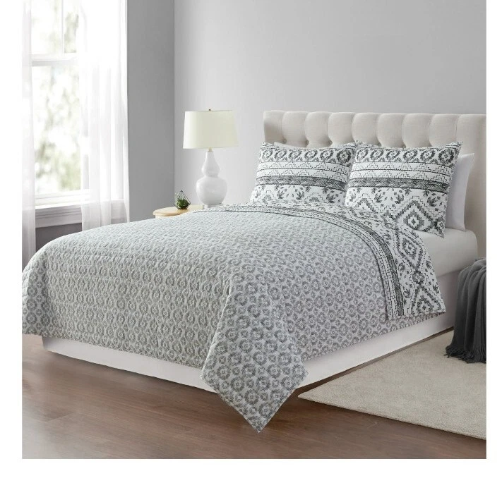 Edredón reversible Mainstays de poliéster con diseño tribal gris/blanco azteca, completo/reina Foto 3 de 4