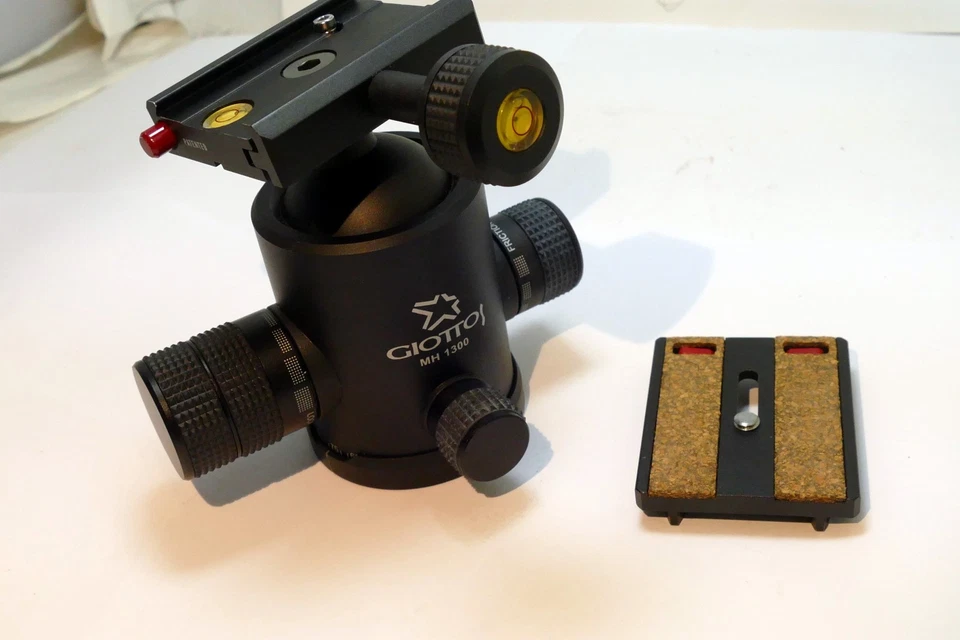 Giottos MH1300 Ball Head for Tripod Quick Release Clamp w/ Quick Release Plate - Image 4 of 4