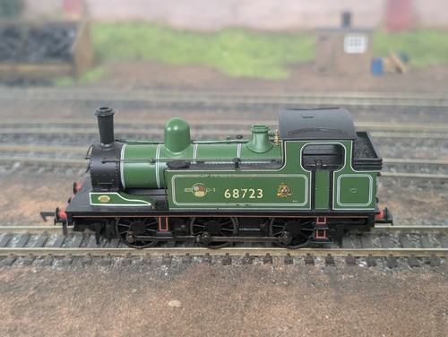 Bachmann 31-056-68723 Class J72 0-6-0T 68723 in BR lined green with late crest - Picture 4 of 6
