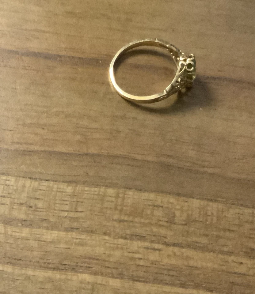 Винтажное золотое кольцо с перидотом 10 карат с бриллиантами размер 7 - Изображение 3 из 4