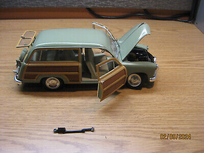 1/18 1949 FORD WOODY WAGON IN LIGHT GREEN MOTOR CITY 1/18 1949 FORD WOODY WAGON IN LIGHT GREEN MOTOR CITY