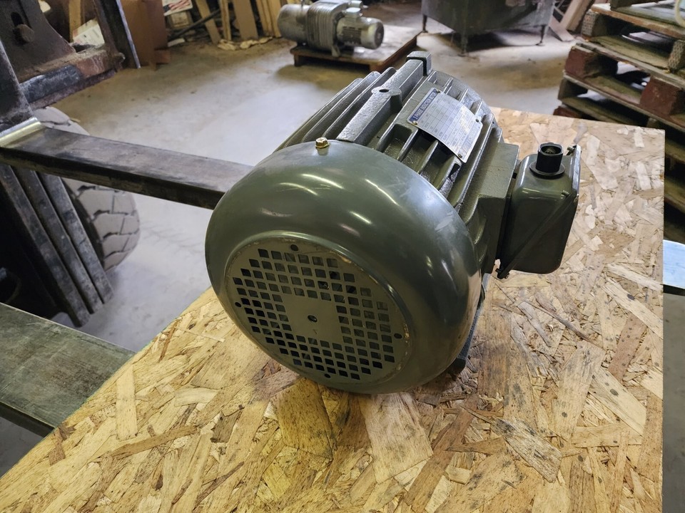 Superb Electric 7-1/2 HP 3 PH 220/440 V. 3450 RPM TEFC Electric Motor ...