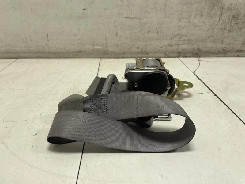 2006 KIA SORENTO LX RETRATOR DE CINTO DE SEGURANÇA DIANTEIRO ESQUERDO DO LADO DO MOTORISTA FABRICANTE DE EQUIPAMENTO ORIGINAL+ - Imagem 3 de 4