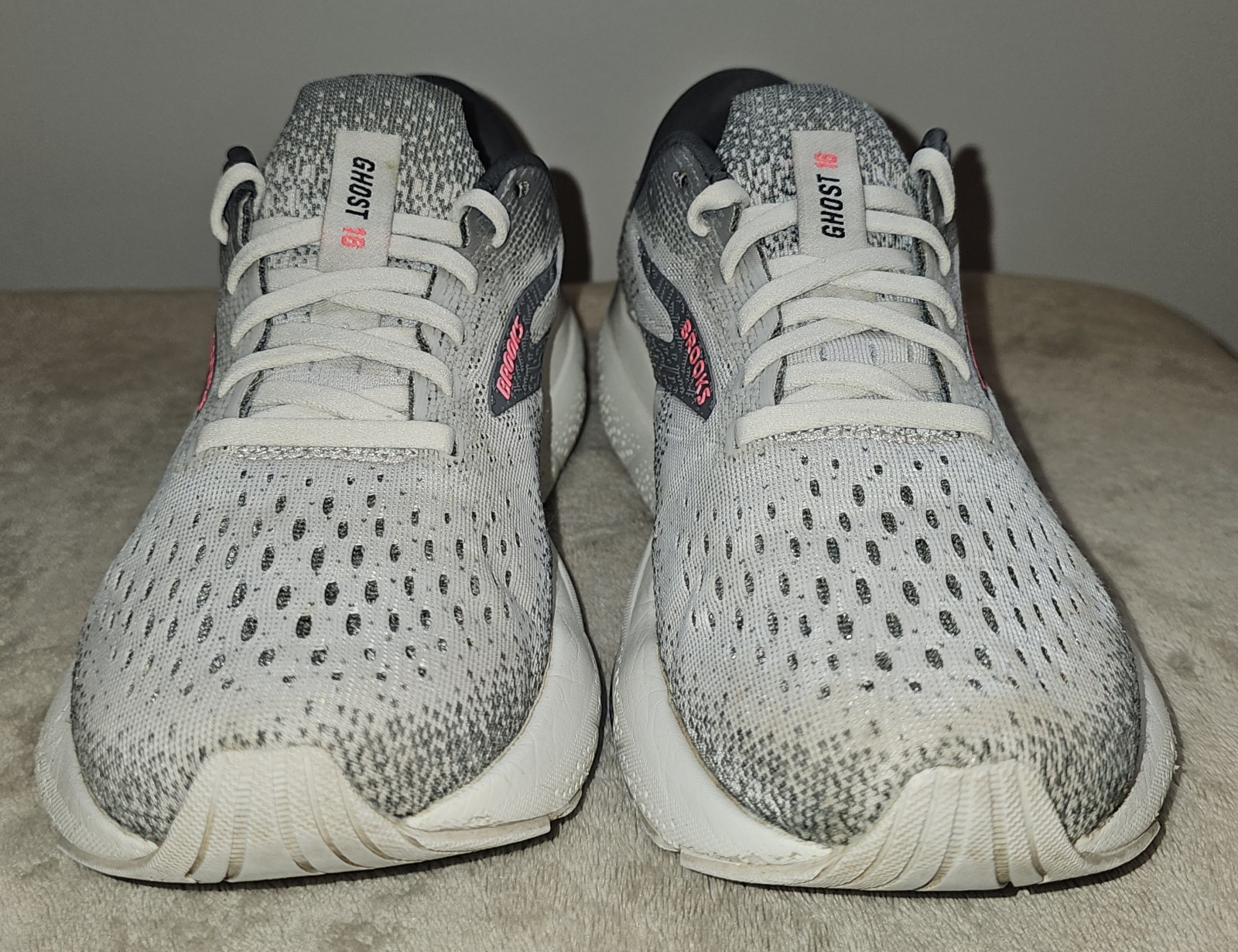 Brooks Ghost 16 Running Shoe Grey / Gargoyle/ Pink Women's Size 7.5 thumbnail 3