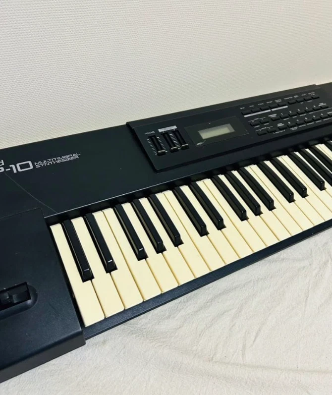 Roland XP-10 MULTITIMBRAL SYNTHESIZER 61 Tasten 28 Stimmen 16 Teile MIDI DC9V - Bild 4 von 4