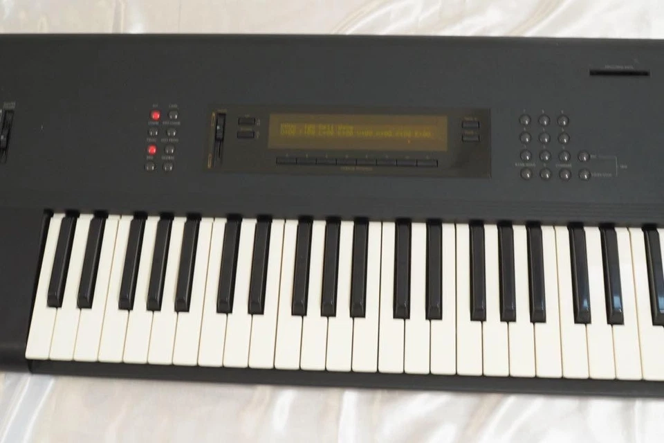 Korg M1 61-Keys Keyboard Synthesizer Music Workstation Black keyboard Japan - Image 4 of 4