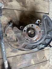 Mozzo ruota anteriore sinistro Seat Ateca 2016 5Q0407257A diesel 110 kW DMY9471