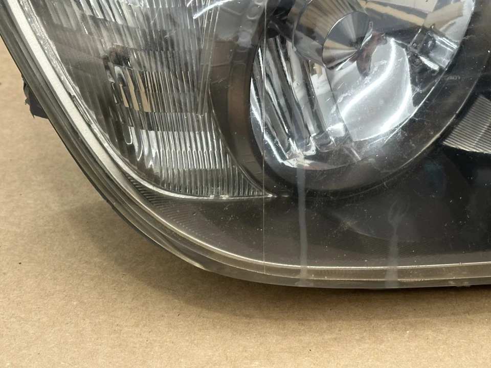 Lexus IS300 2004 OEM carcasa de titanio carcasa de faro lateral derecho del pasajero Foto 3 de 4