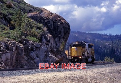 FOTO USA EISENBAHN UP 6061 (2) EASTBOUND GEMISCHTES MANIFEST AM TROY DONNER PASS 6 S