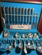 Wm ROGERS MFG CO*AVALON  AKA CABIN*70 PCS.* SOUP,  ICE TEA, TEASPOONS*1940