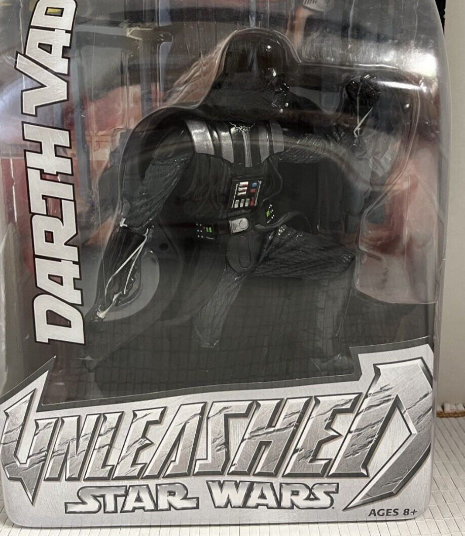 Hasbro Star Wars Unleashed Darth Vader 2004 7" Figure on Variant Art Card MINT