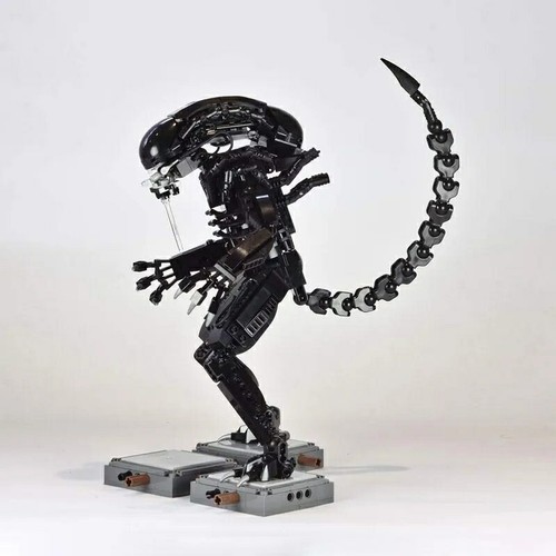 600pcs Alien Xenomorph 1:5 Scale Model Building Blocks Set - Picture 2 of 11