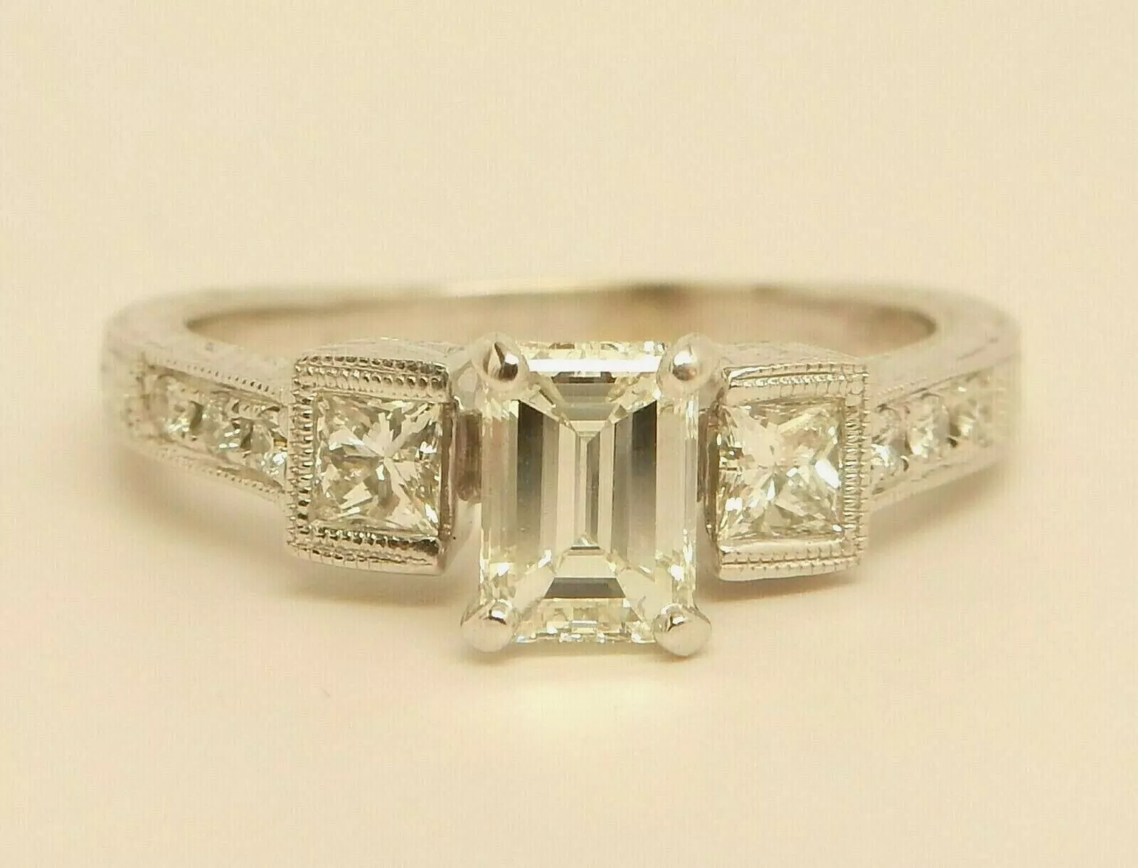 Bijoux Supreme 2 or 14 carats avec 0,59 ct (VS1, J) diamant émeraude et bague 0,97 ctw
