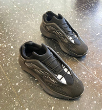 adidas Yeezy 700 V3 Sneaker Herren EU 44 Schwarz/Grau Low Top Schnürung