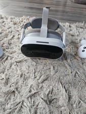 Pico 4 Ultra VR-Headset mit VR-Multitasking-Modus
