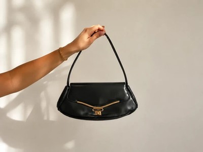 Seltene kleine Tasche / Handtasche / Umhängetasche Damen schwarz gold Vintage Y2